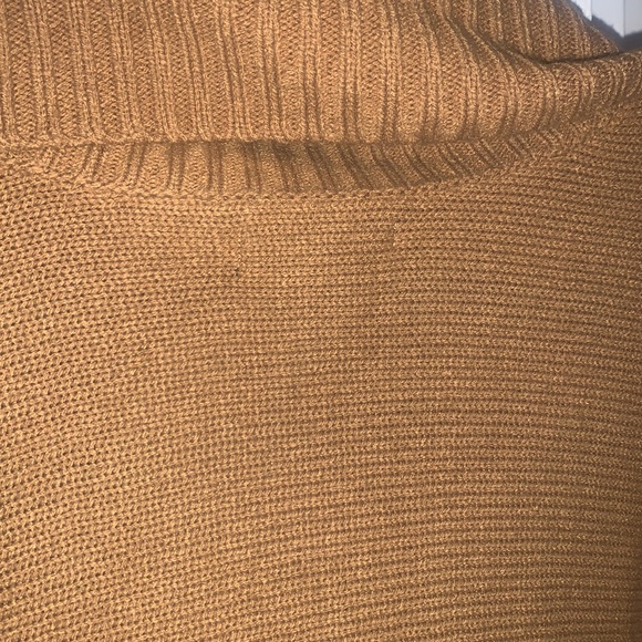 Poncho - Picture 9 of 11